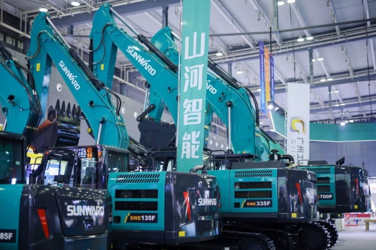 2025 CICEE | 打造极致精品化，SG胜游智能挖掘机“圈粉”长沙展
