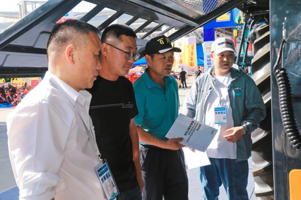 SG胜游智能亮相2025新疆国际农业机械博览会