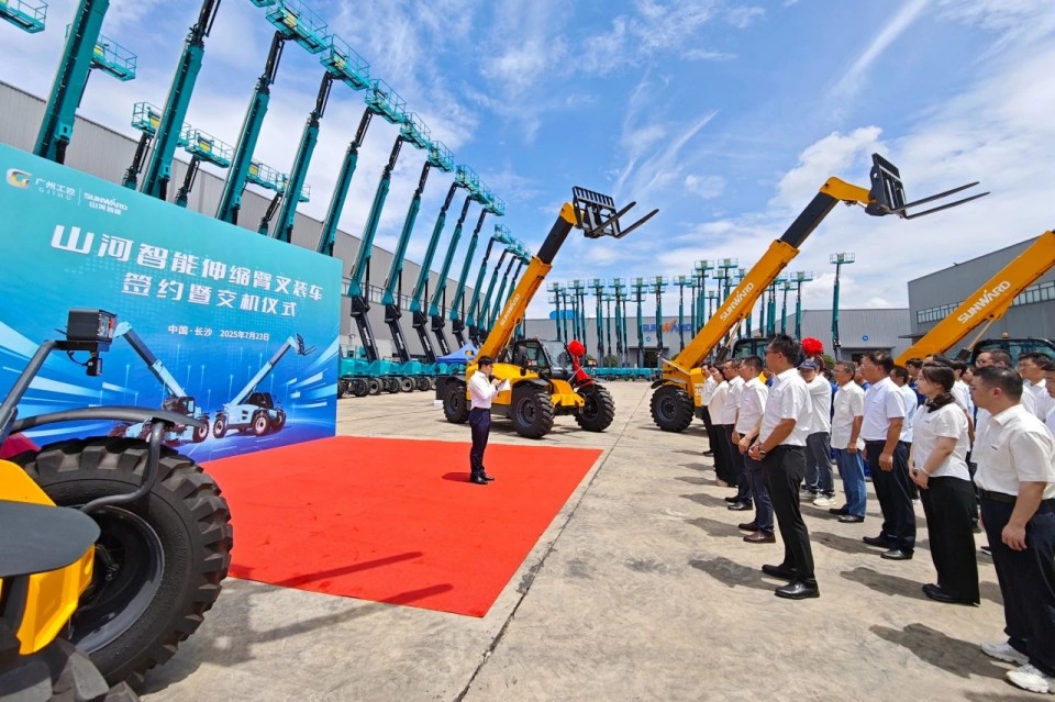 SG胜游智能伸缩臂叉装车批量交付，即将奔赴新一线