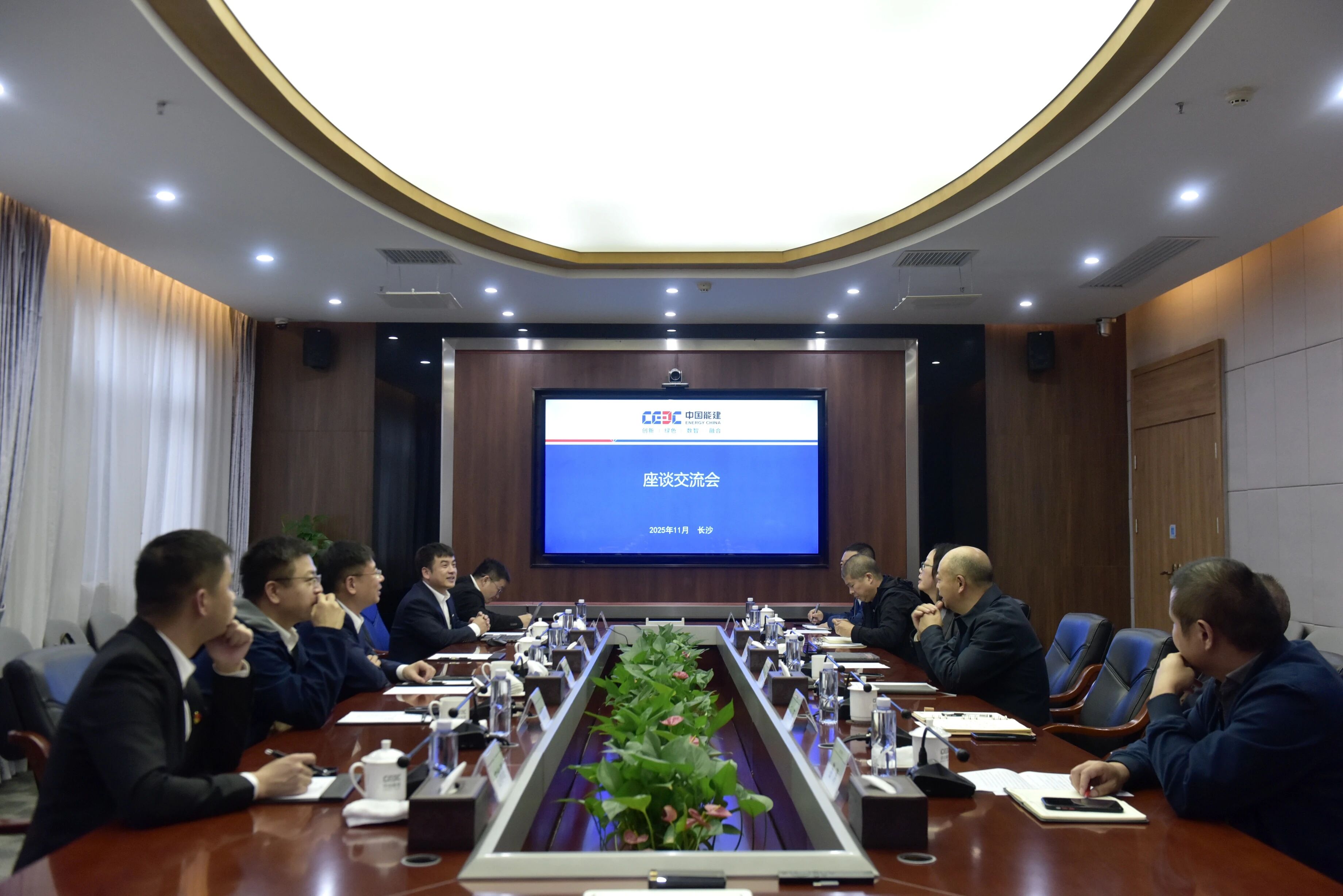 SG胜游智能与易普力开展座谈交流，谱写互利共赢新篇章